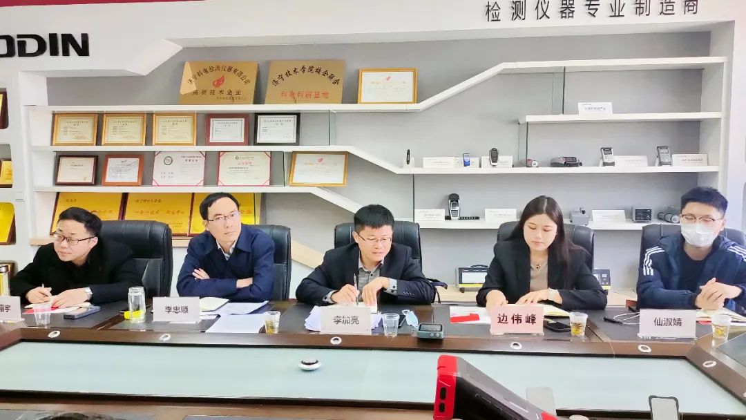 濟(jì)寧市助企攀登調(diào)研保障組一行來訪科電公司以實(shí)際行動支持企業(yè)科技創(chuàng)新攀登進(jìn)階